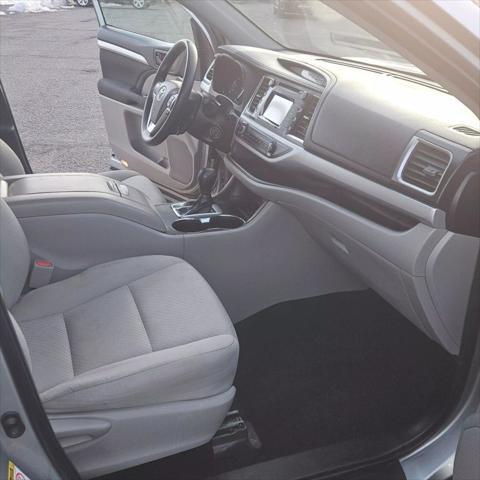 used 2019 Toyota Highlander car, priced at $21,995