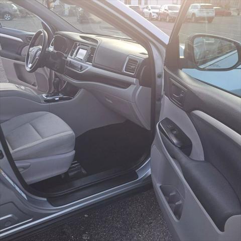used 2019 Toyota Highlander car, priced at $21,995