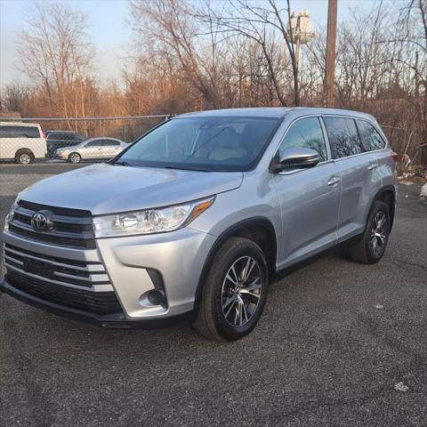 used 2019 Toyota Highlander car, priced at $21,995