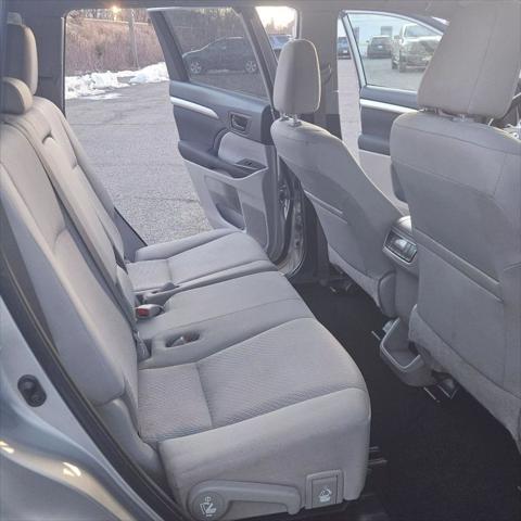 used 2019 Toyota Highlander car, priced at $21,995