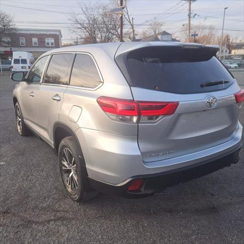 used 2019 Toyota Highlander car, priced at $21,995
