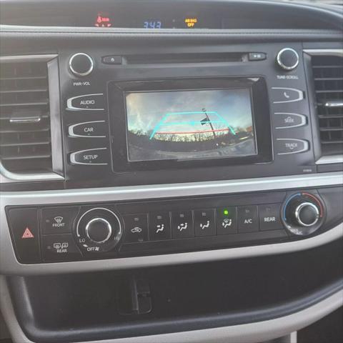 used 2019 Toyota Highlander car, priced at $21,995