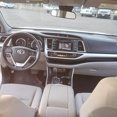 used 2019 Toyota Highlander car, priced at $21,995