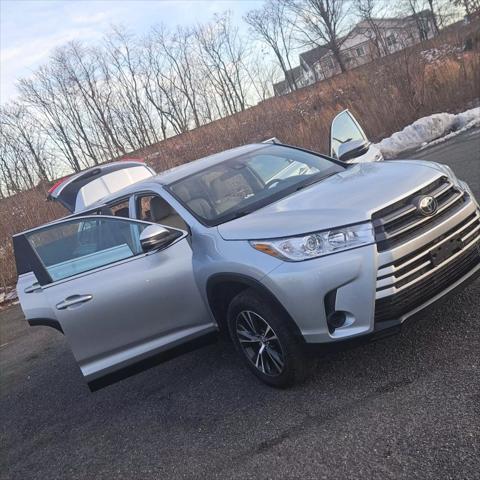 used 2019 Toyota Highlander car, priced at $21,995