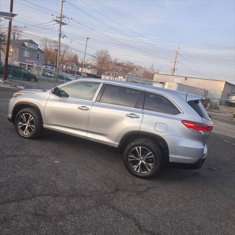used 2019 Toyota Highlander car, priced at $21,995