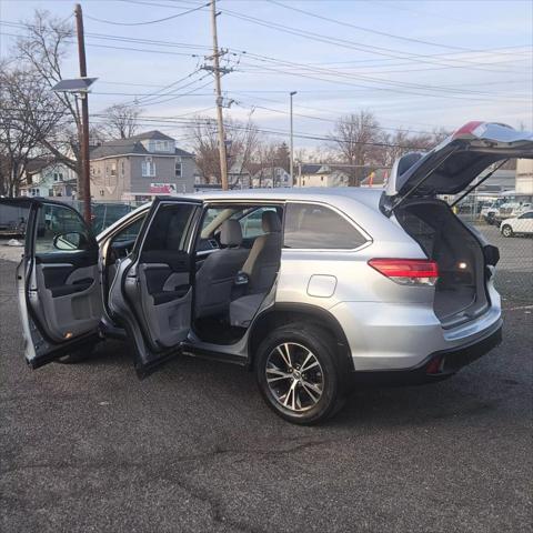 used 2019 Toyota Highlander car, priced at $21,995