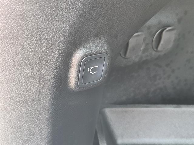 used 2022 Jeep Cherokee car, priced at $20,137