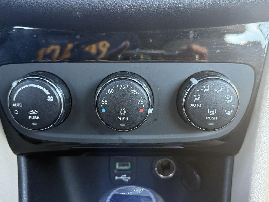 used 2012 Chrysler 200 car