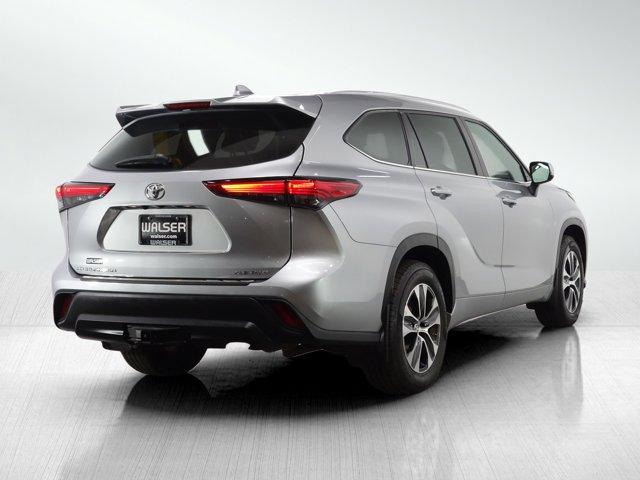 used 2022 Toyota Highlander car, priced at $35,599