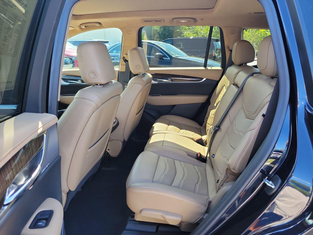 used 2022 Cadillac XT6 car, priced at $41,433