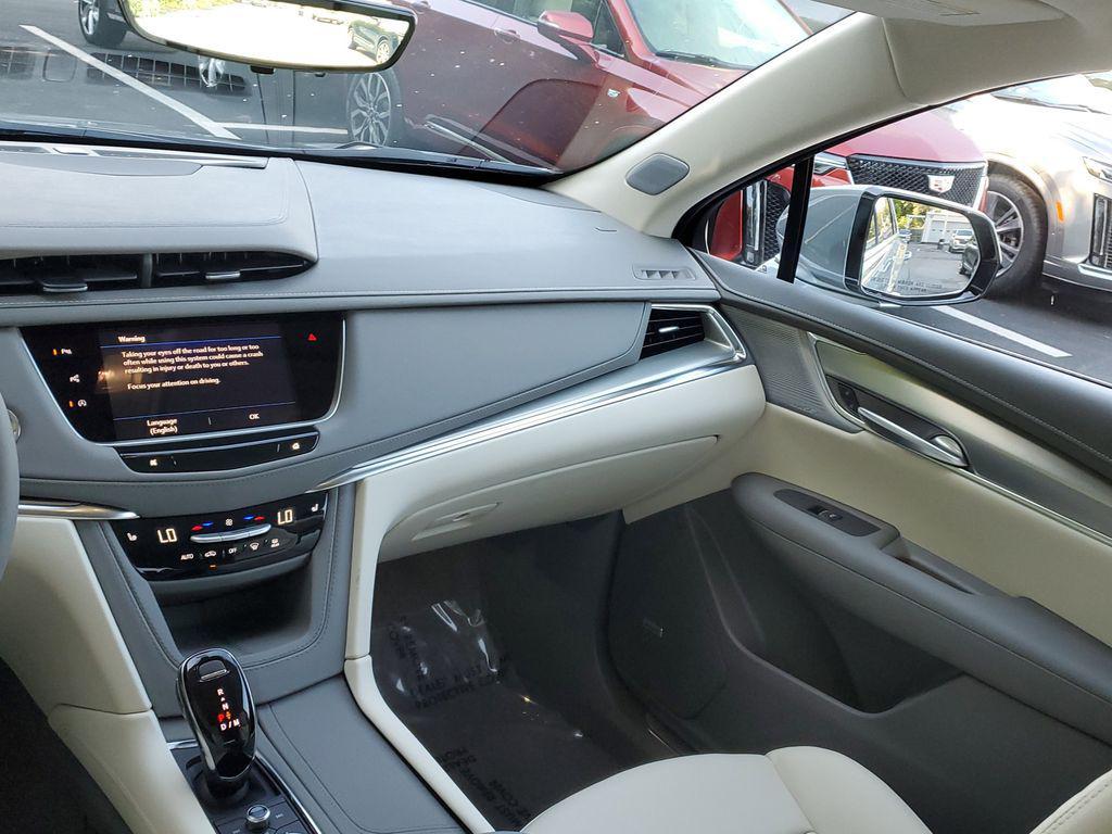 new 2025 Cadillac XT5 car, priced at $54,665