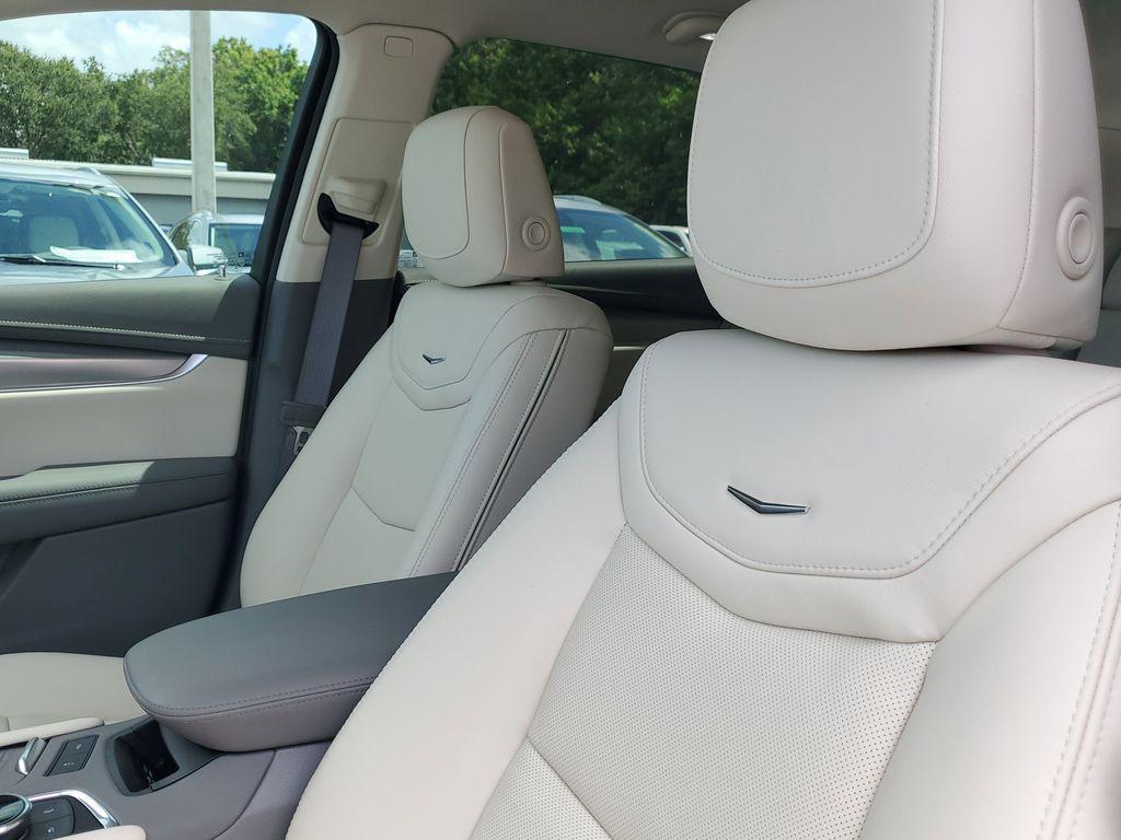 new 2025 Cadillac XT5 car, priced at $52,190