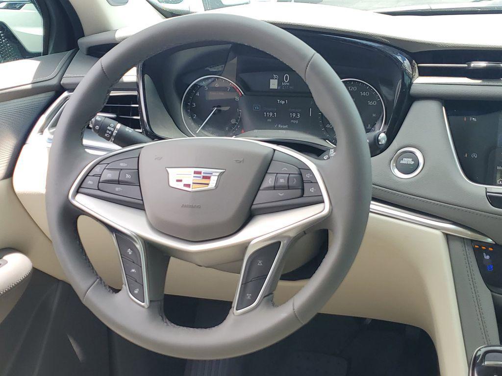 new 2025 Cadillac XT5 car, priced at $52,190