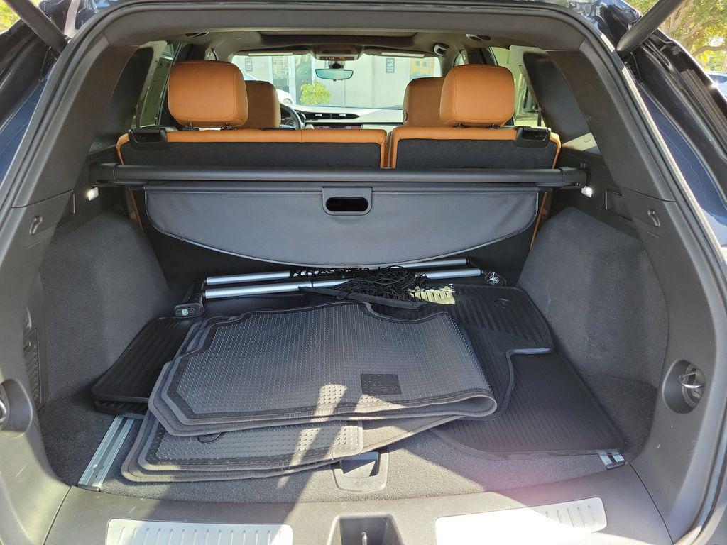 used 2023 Cadillac XT5 car, priced at $34,433