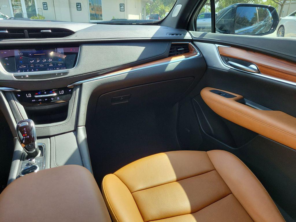 used 2023 Cadillac XT5 car, priced at $34,433