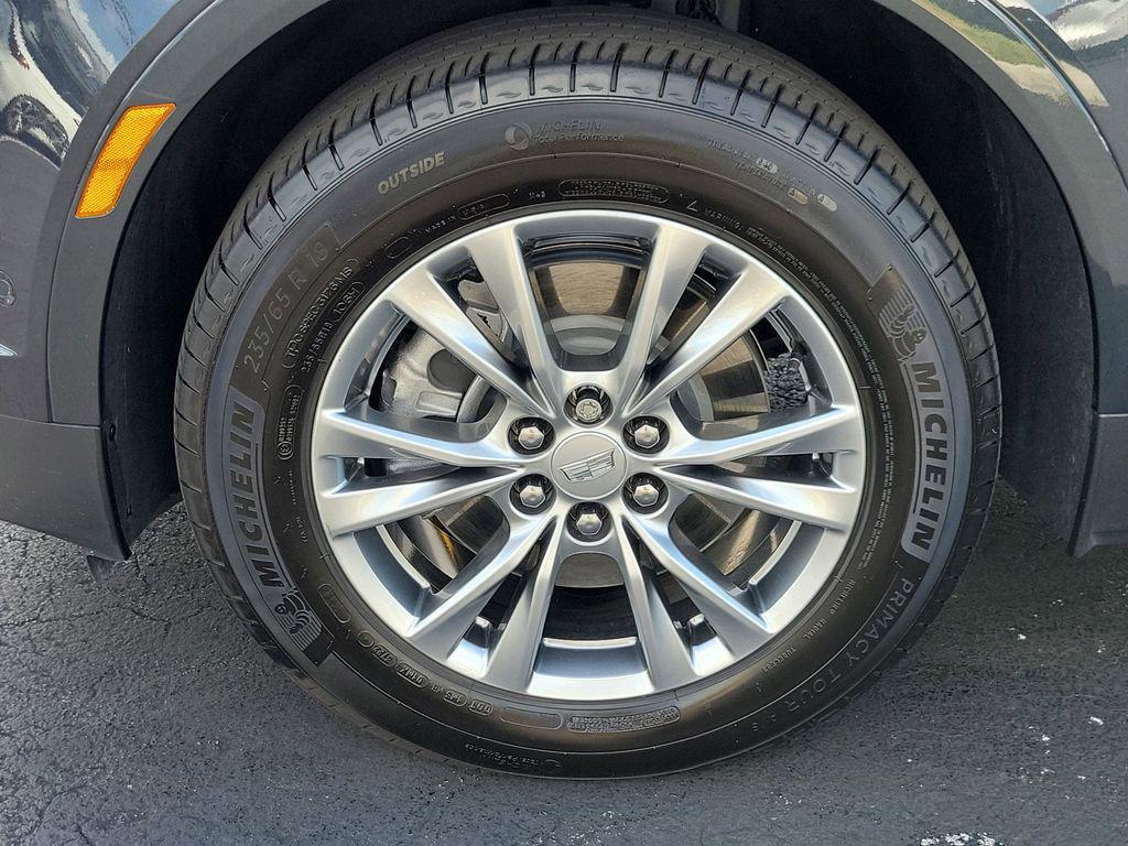 used 2023 Cadillac XT5 car, priced at $34,433