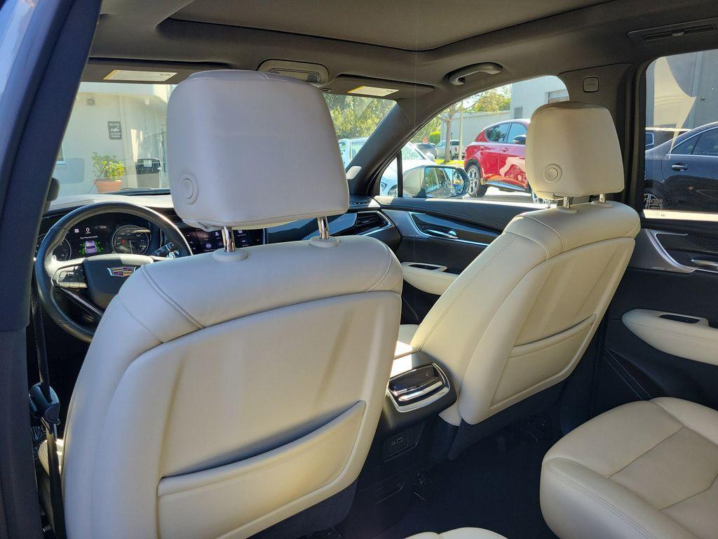 used 2020 Cadillac XT6 car, priced at $28,954