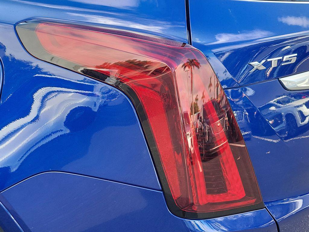 used 2023 Cadillac XT5 car, priced at $34,954