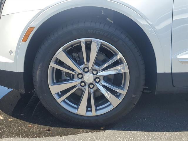 new 2025 Cadillac XT5 car, priced at $58,090