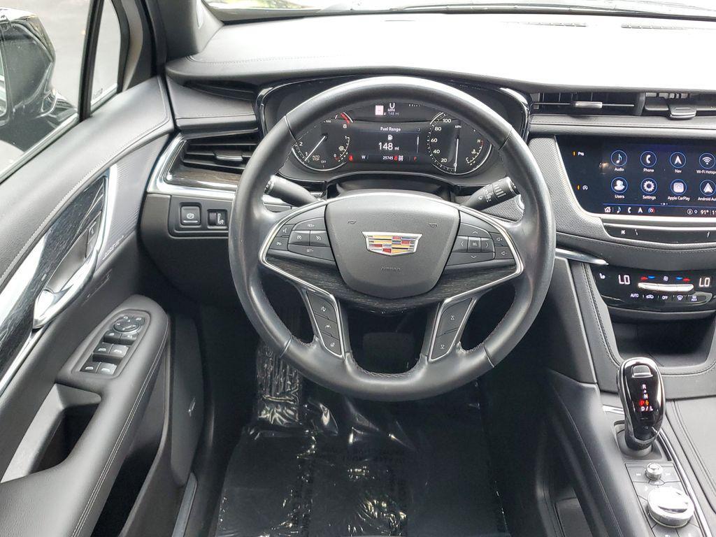 used 2022 Cadillac XT5 car, priced at $34,233