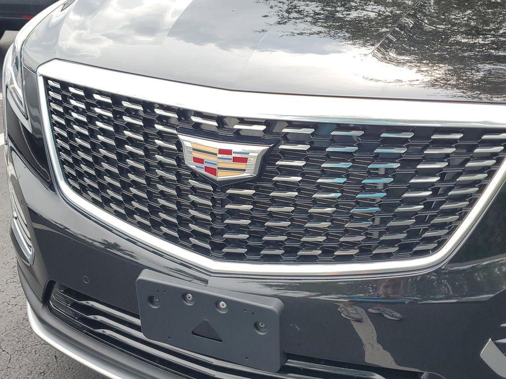used 2022 Cadillac XT5 car, priced at $34,233