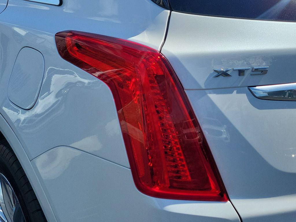 used 2018 Cadillac XT5 car, priced at $23,123
