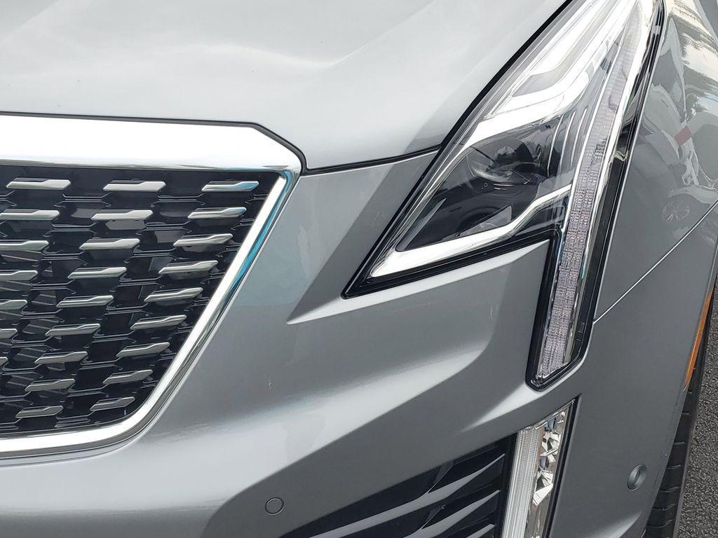 new 2025 Cadillac XT5 car, priced at $56,040