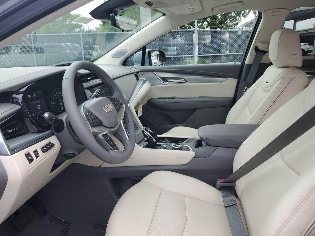 new 2025 Cadillac XT5 car, priced at $56,040