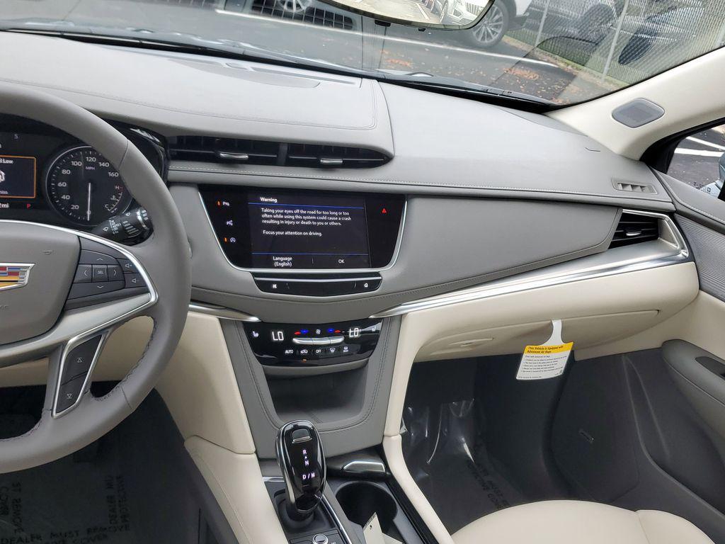 new 2025 Cadillac XT5 car, priced at $56,040