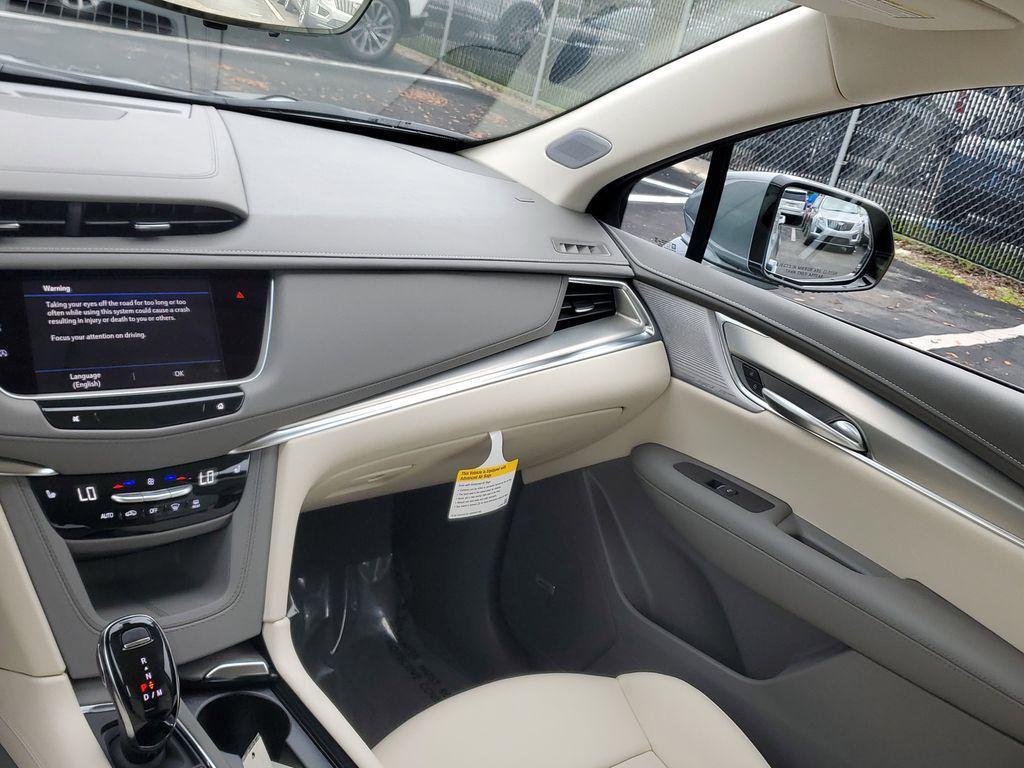 new 2025 Cadillac XT5 car, priced at $56,040