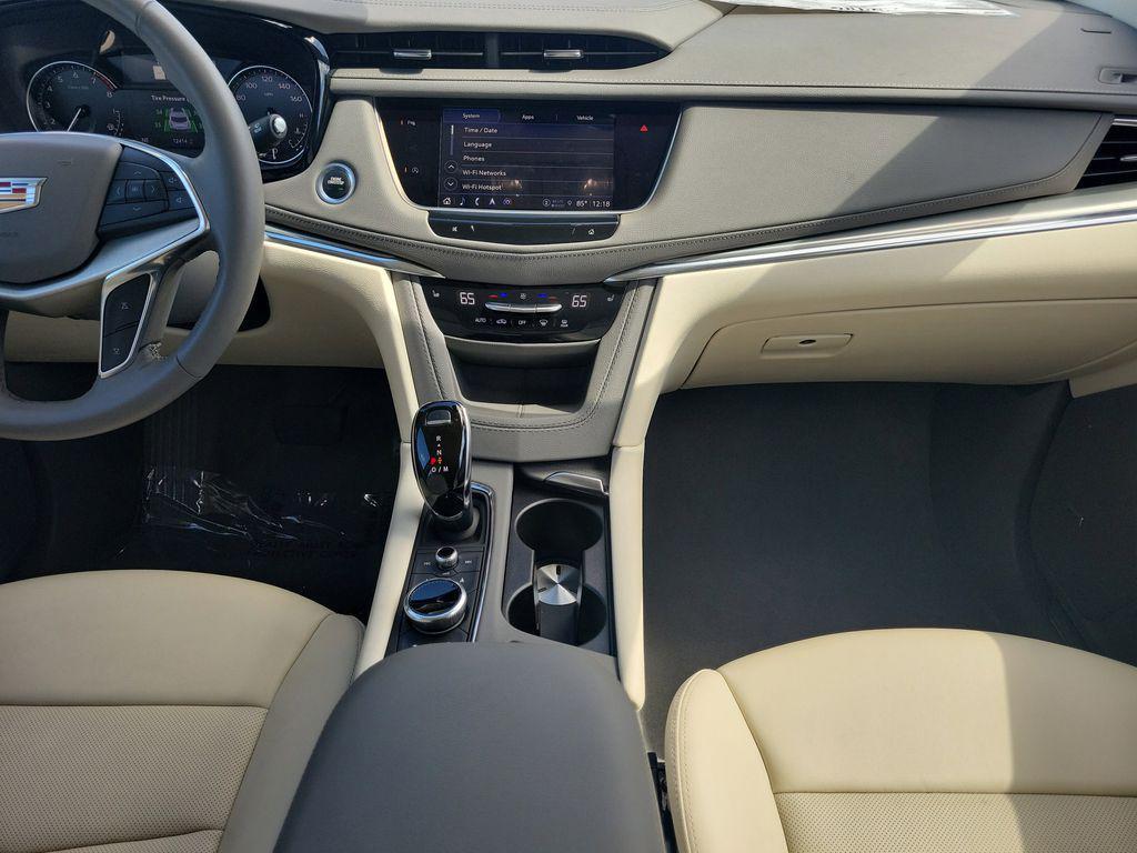 used 2024 Cadillac XT5 car, priced at $43,643