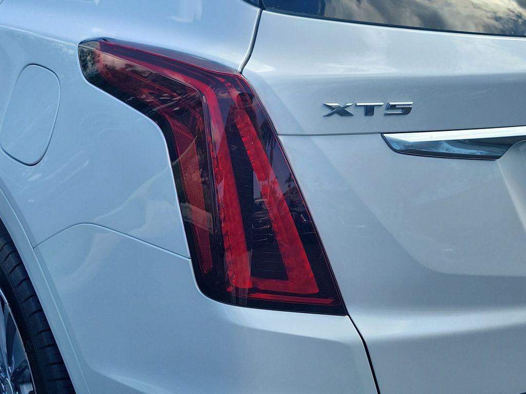 used 2024 Cadillac XT5 car, priced at $43,643