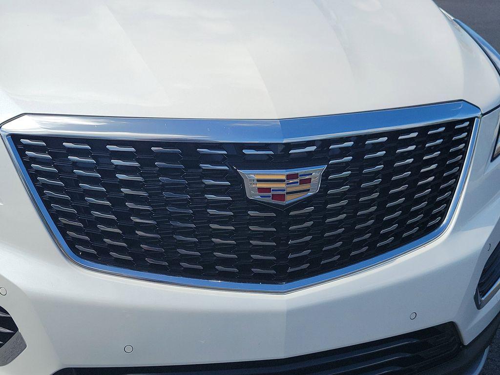 used 2024 Cadillac XT5 car, priced at $43,643