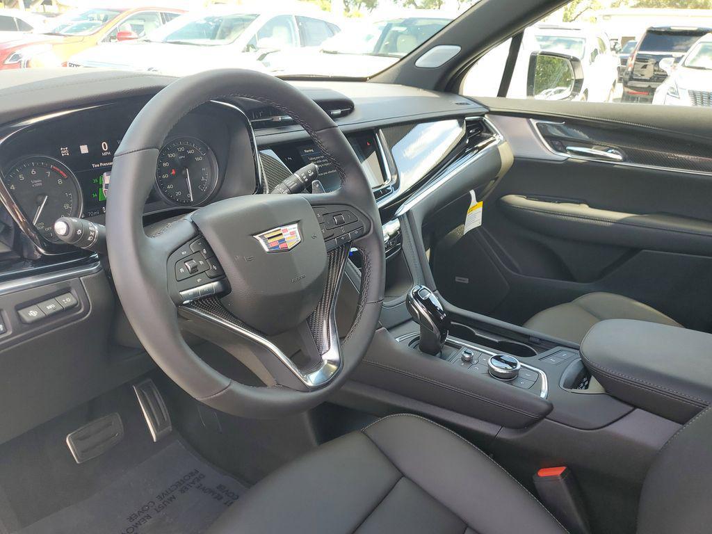 new 2025 Cadillac XT6 car, priced at $69,068