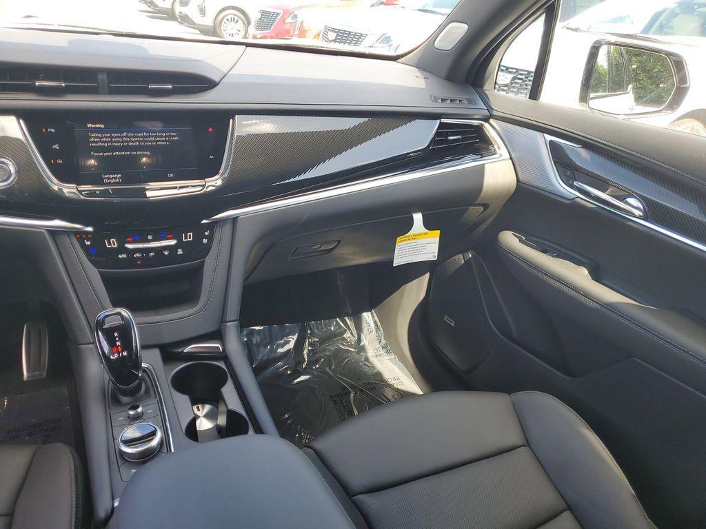 new 2025 Cadillac XT6 car, priced at $69,068