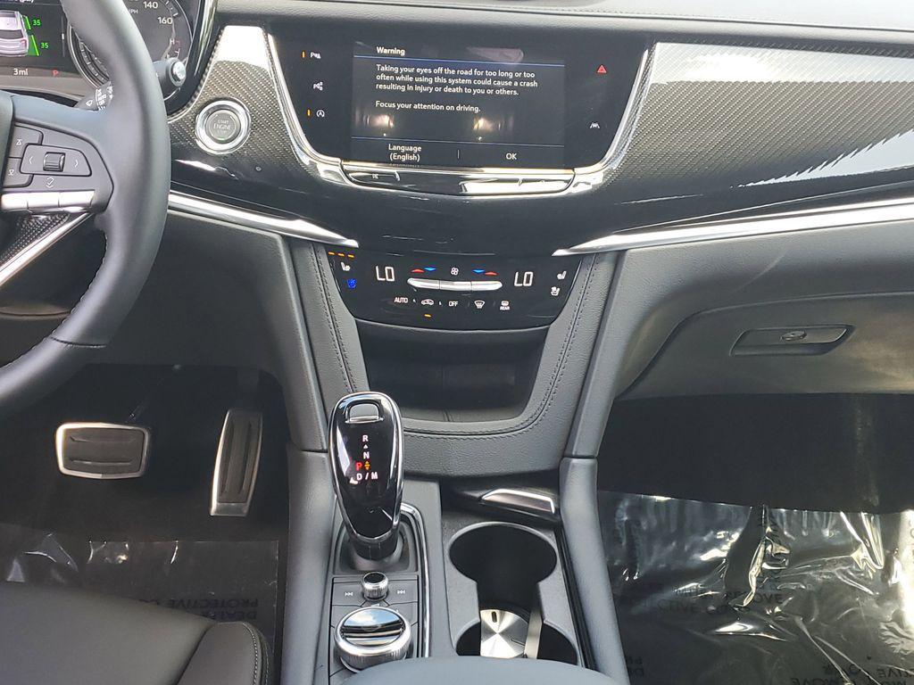 new 2025 Cadillac XT6 car, priced at $69,068