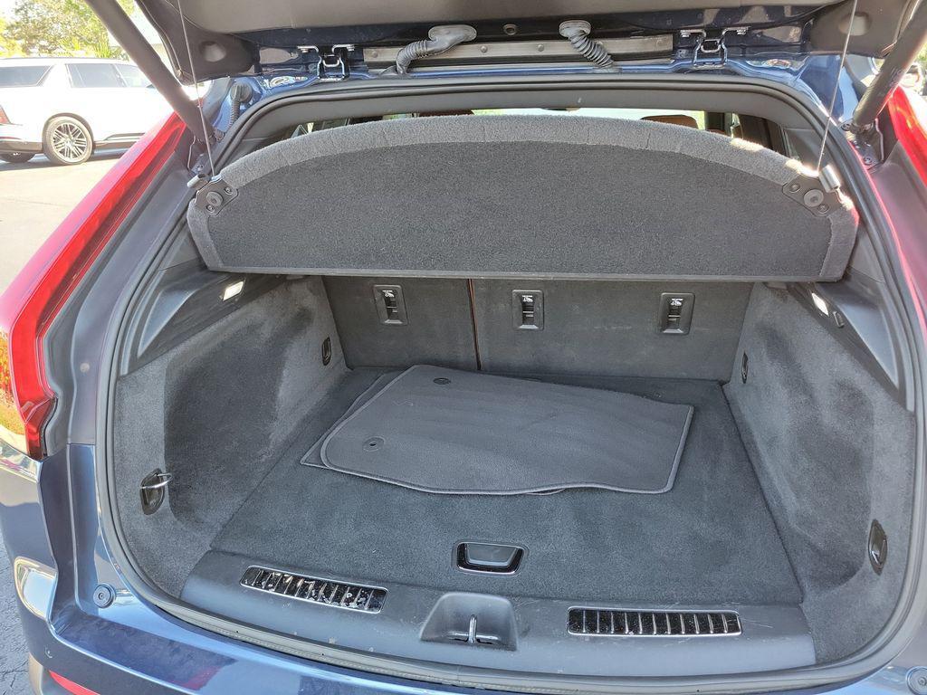 used 2020 Cadillac XT4 car, priced at $22,454