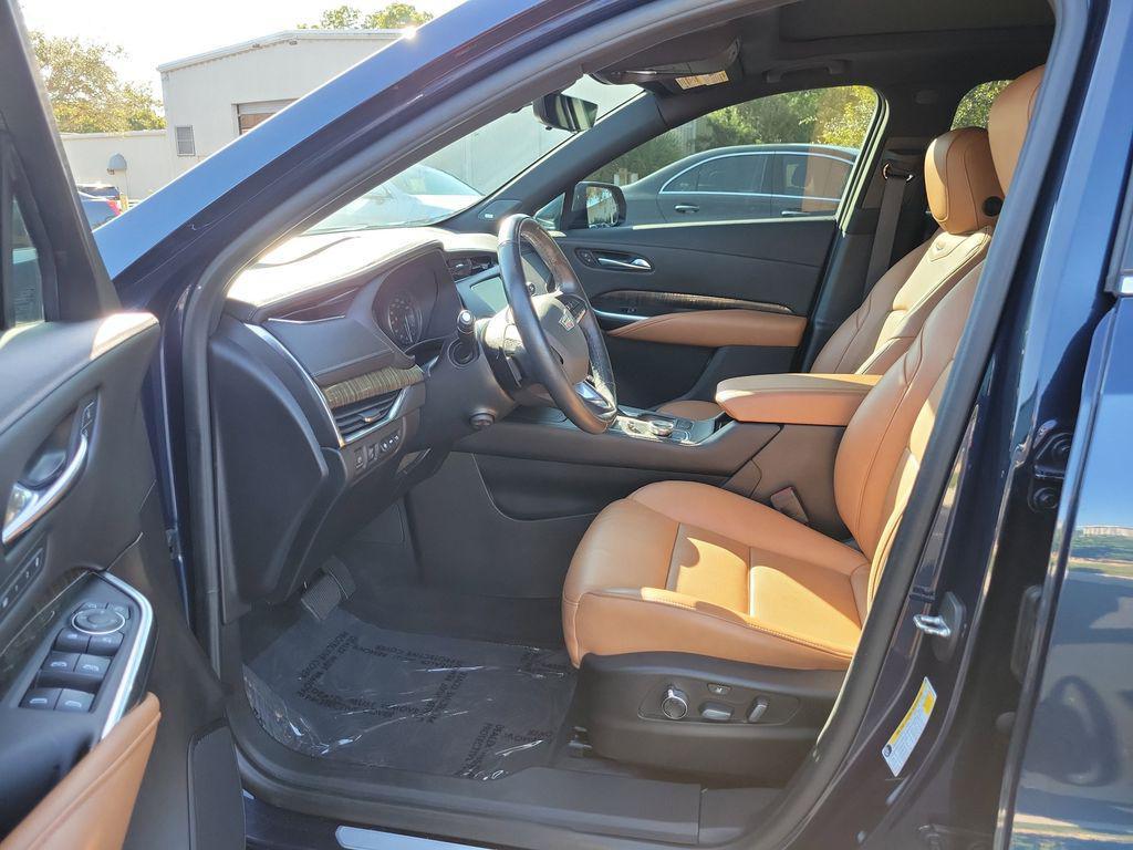 used 2020 Cadillac XT4 car, priced at $22,454