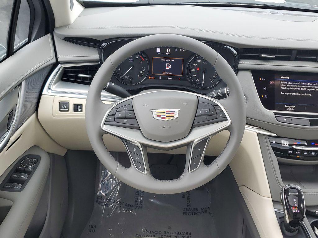 new 2025 Cadillac XT5 car, priced at $54,665
