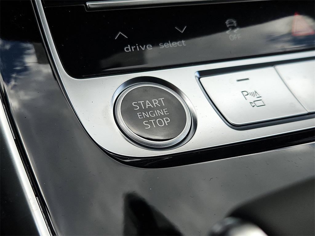 new 2025 Audi Q7 car, priced at $73,910