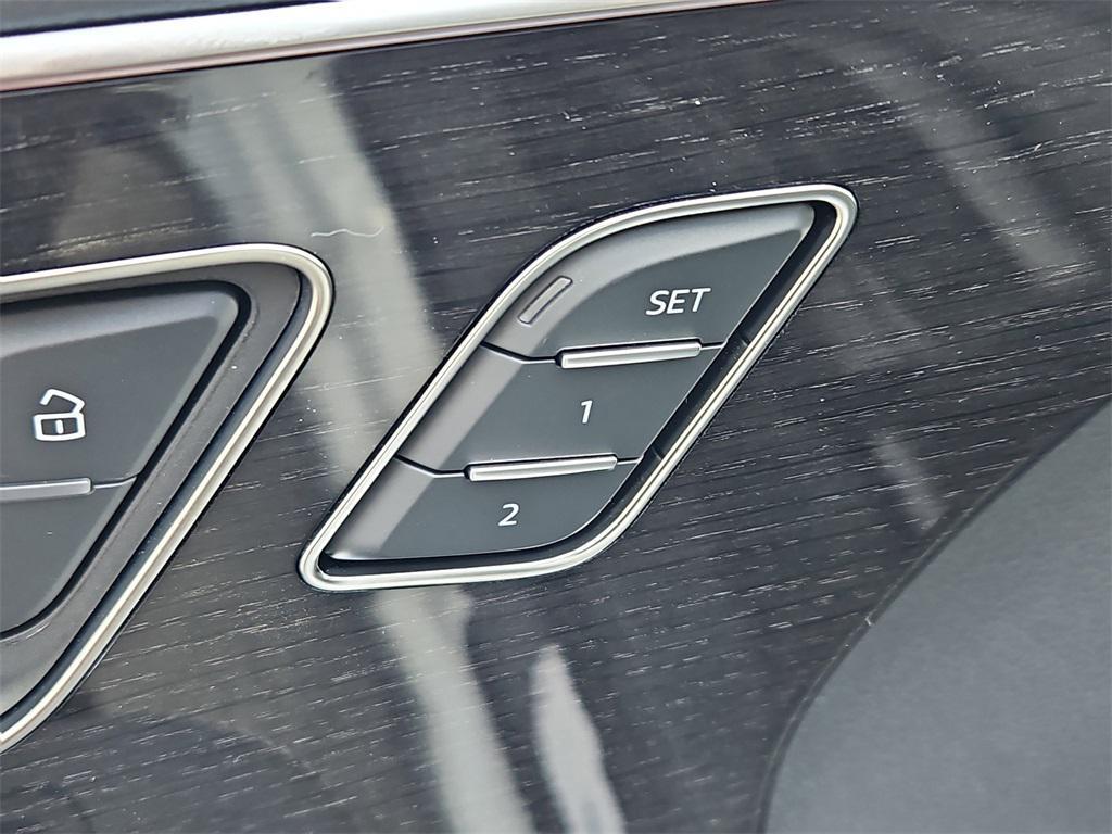 new 2025 Audi Q7 car, priced at $73,910