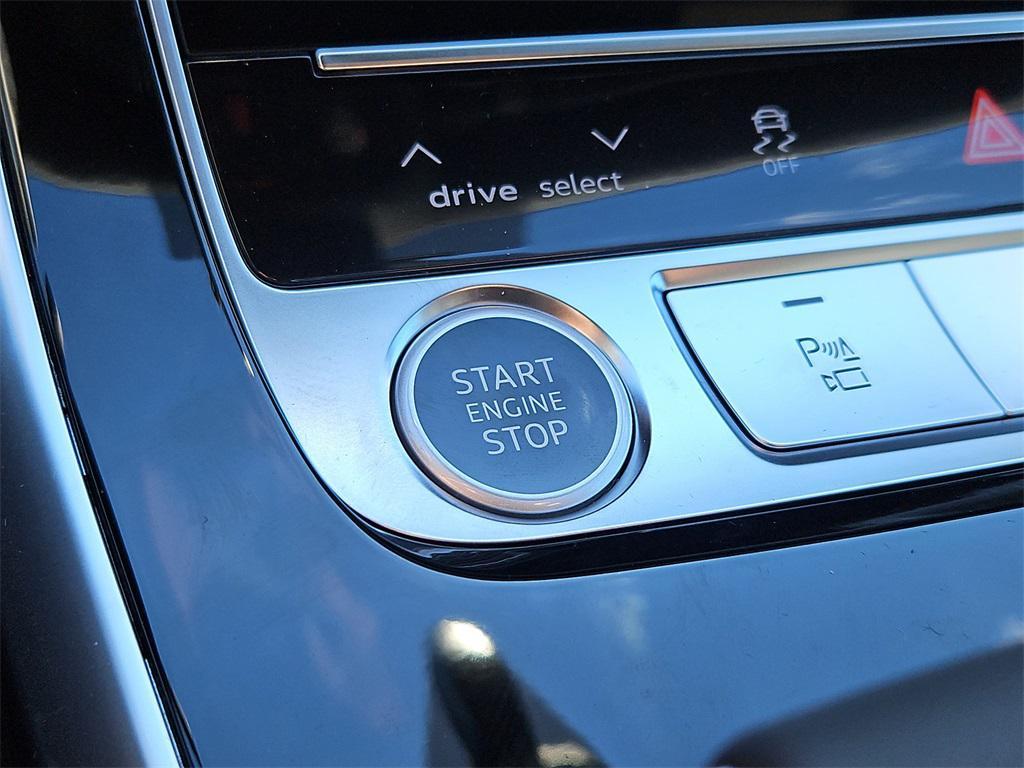 new 2025 Audi Q7 car, priced at $73,600