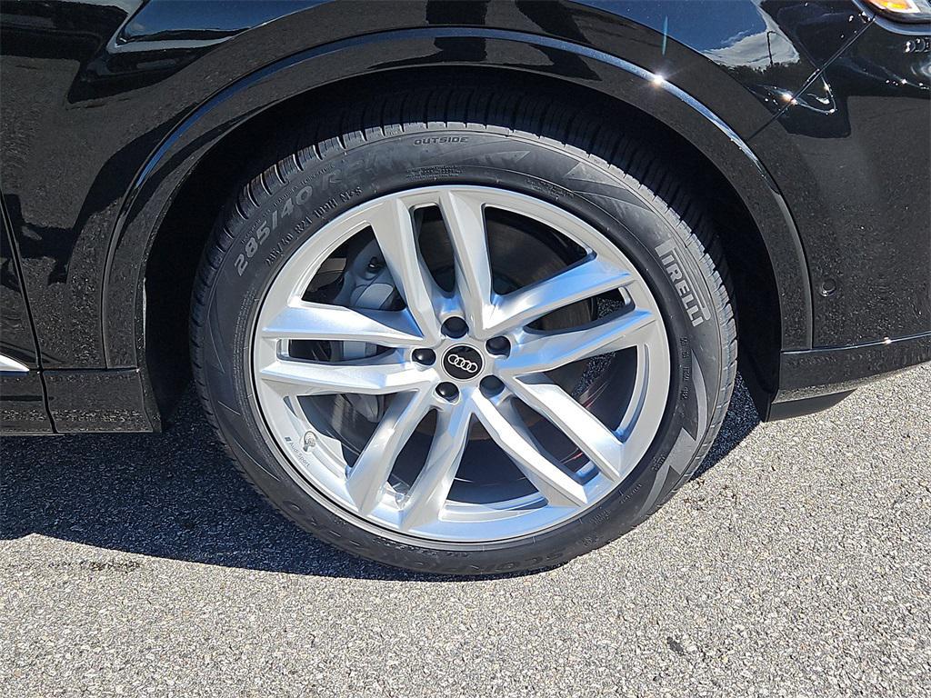 new 2025 Audi Q7 car, priced at $73,600