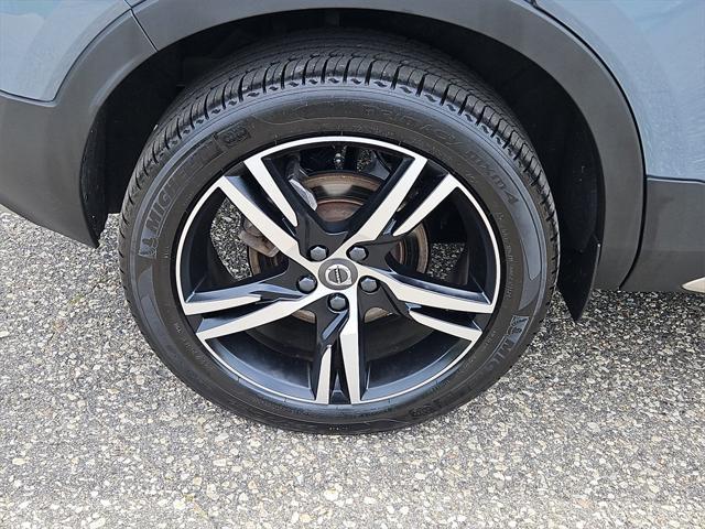 used 2021 Volvo XC40 car, priced at $29,987