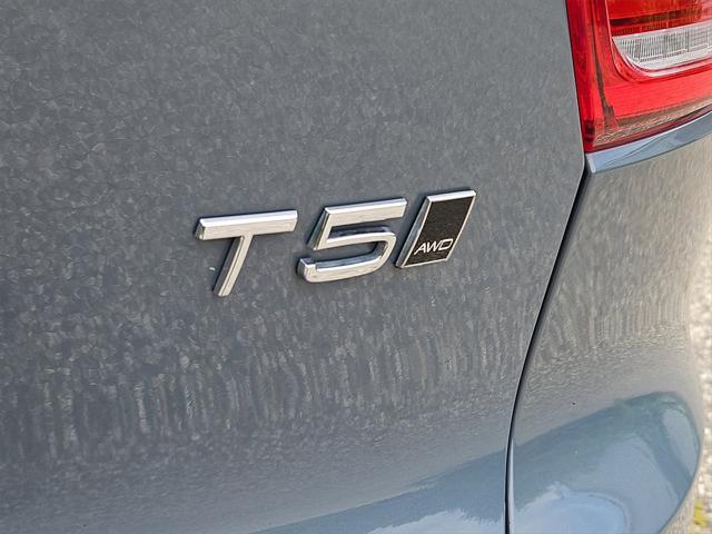 used 2021 Volvo XC40 car, priced at $29,987