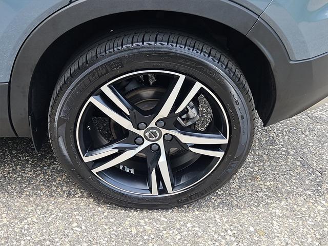 used 2021 Volvo XC40 car, priced at $29,987