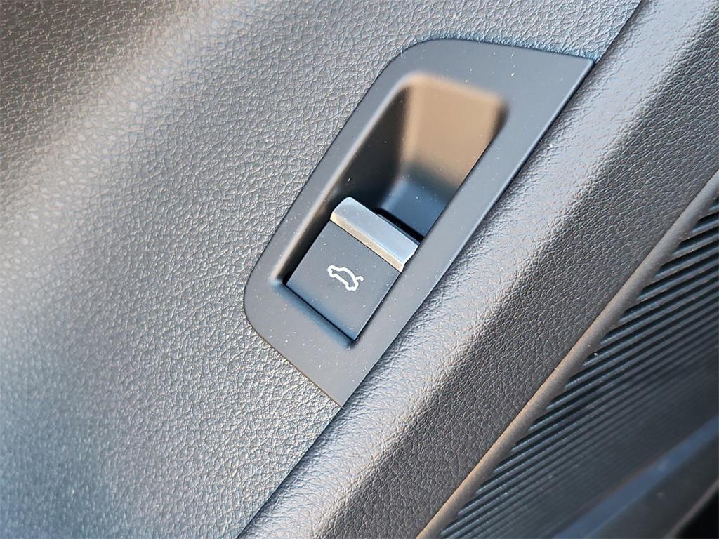 new 2025 Audi Q7 car, priced at $73,910