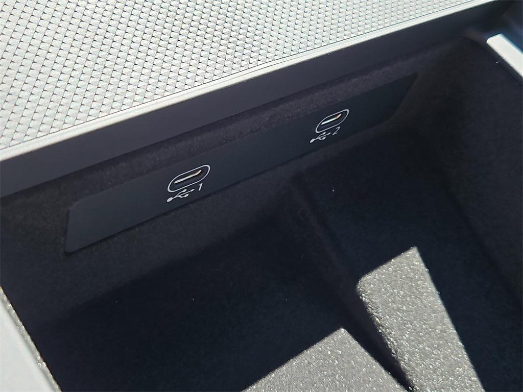 new 2025 Audi Q7 car, priced at $73,910