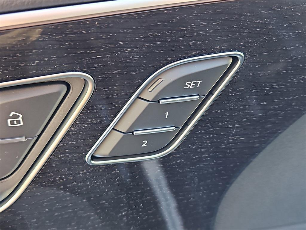 new 2025 Audi Q7 car, priced at $73,910