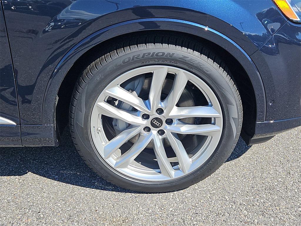 new 2025 Audi Q7 car, priced at $76,480